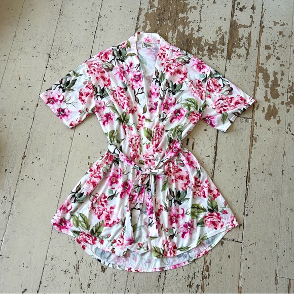 Show me your MuMu BRIE Floral Garden Print Short Kimono Robe - Picture 9 of 14